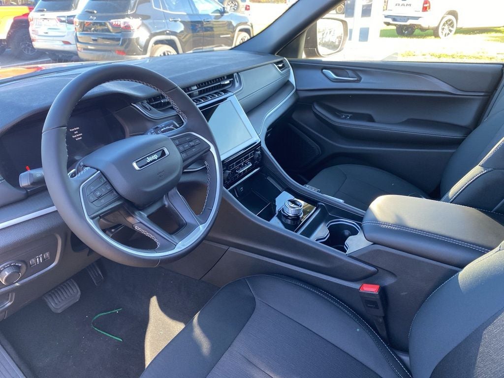 2025 Jeep Grand Cherokee Laredo X