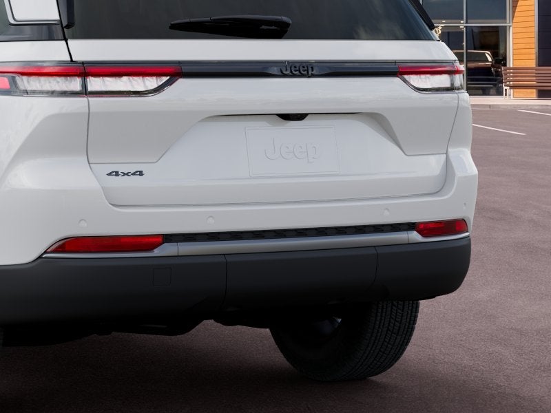 2027 Jeep Grand Cherokee Laredo Altitude