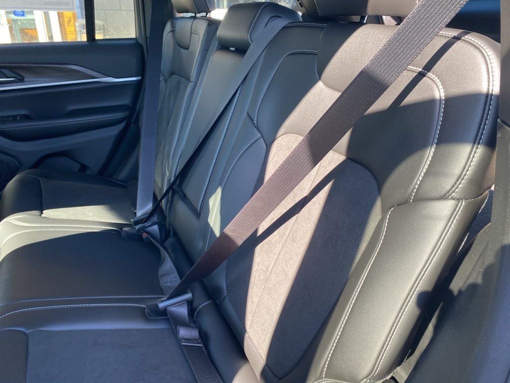2026 Jeep Grand Cherokee Altitude