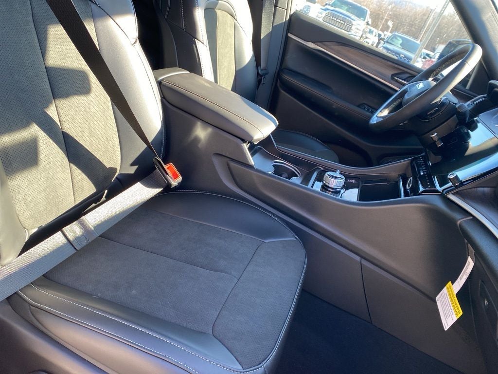 2026 Jeep Grand Cherokee Altitude