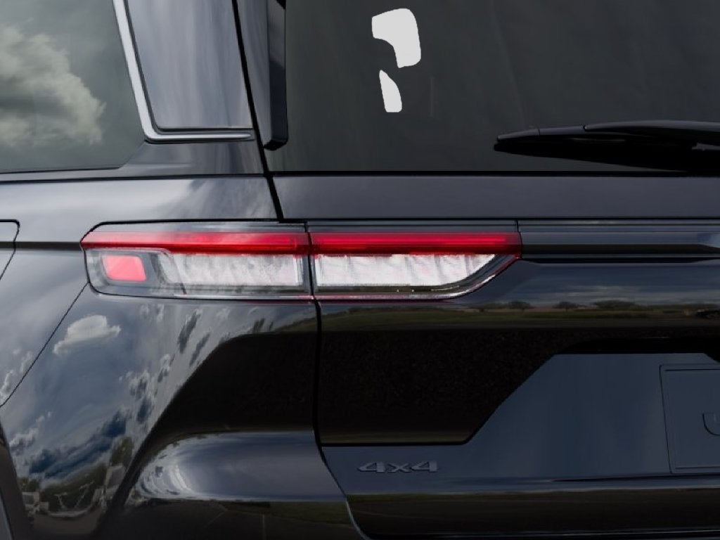 2027 Jeep Grand Cherokee Laredo Altitude