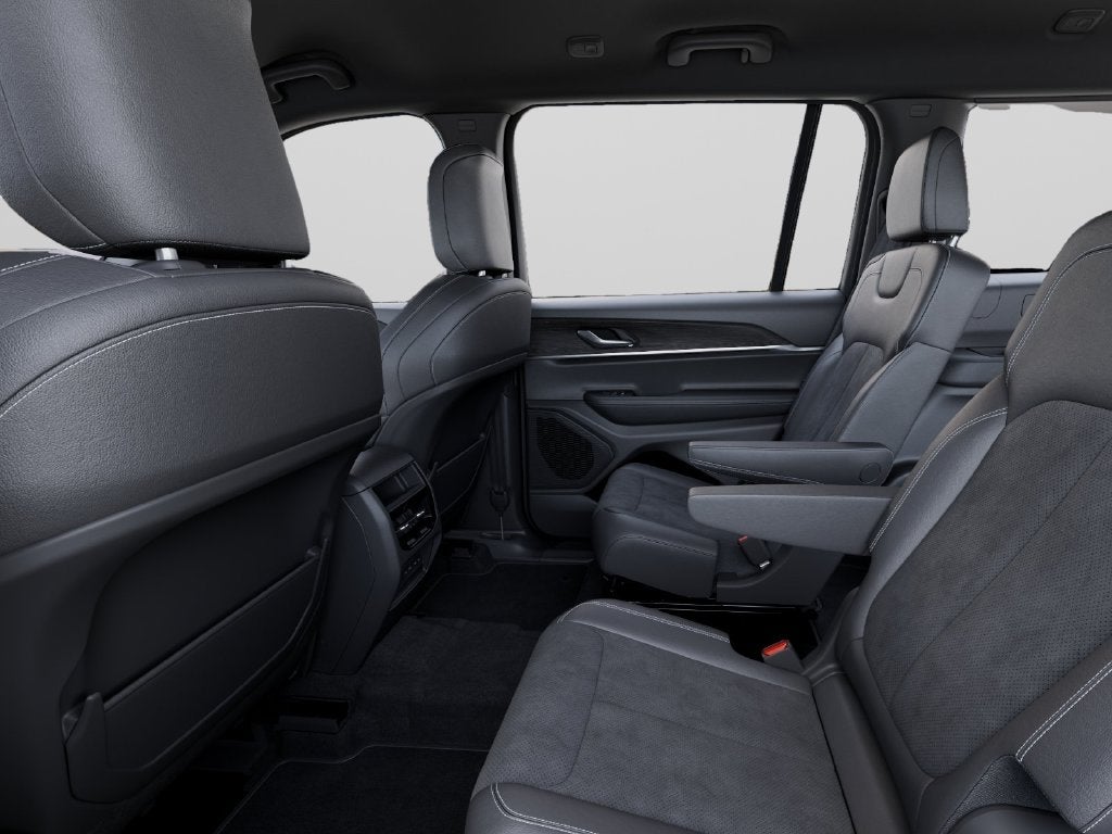 2027 Jeep Grand Cherokee L Laredo Altitude