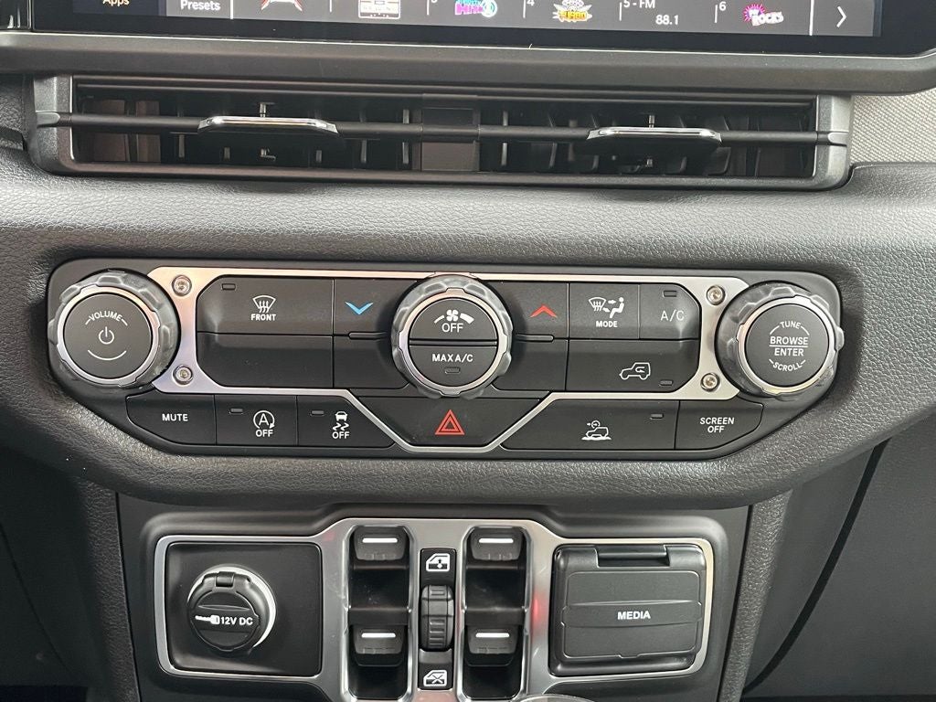 2025 Jeep Gladiator Sport