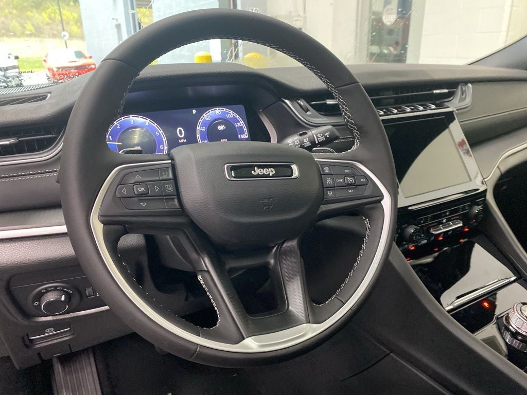 2025 Jeep Grand Cherokee GRAND CHEROKEE LAREDO X 4X4