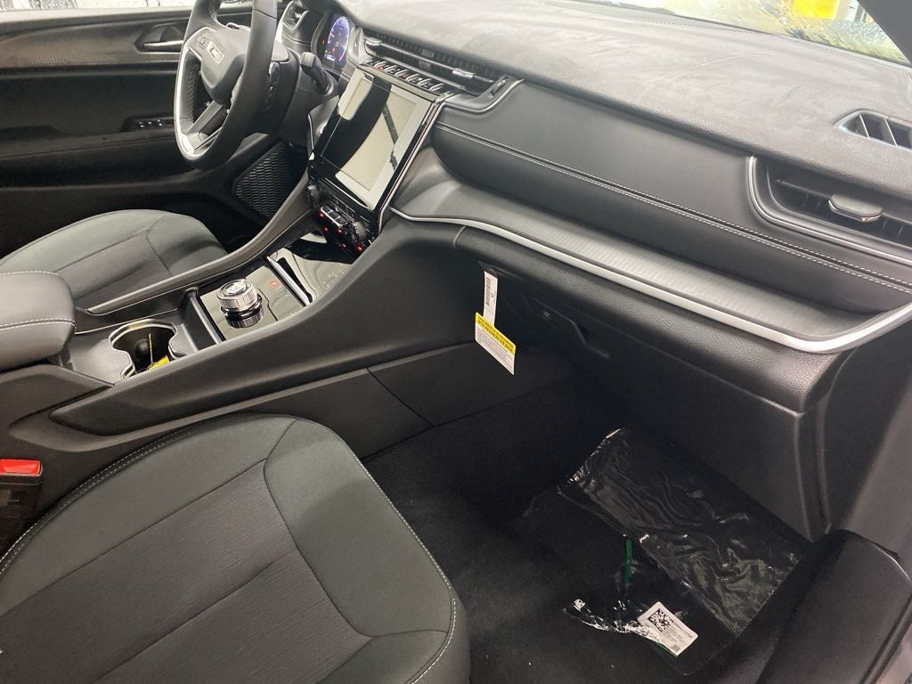 2025 Jeep Grand Cherokee GRAND CHEROKEE LAREDO X 4X4