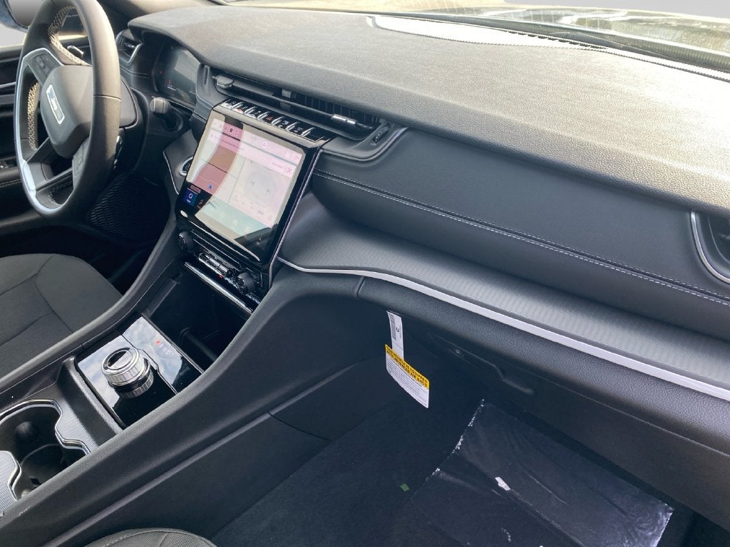 2027 Jeep Grand Cherokee Laredo