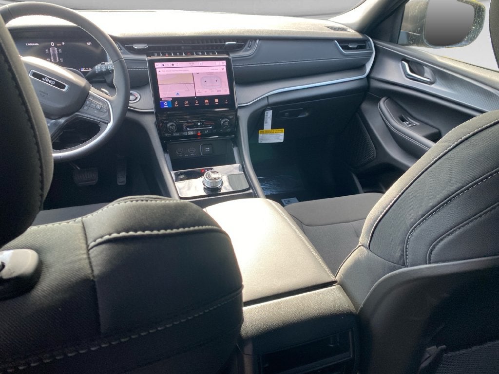 2027 Jeep Grand Cherokee Laredo