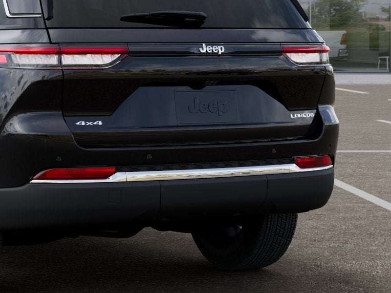 2027 Jeep Grand Cherokee Laredo