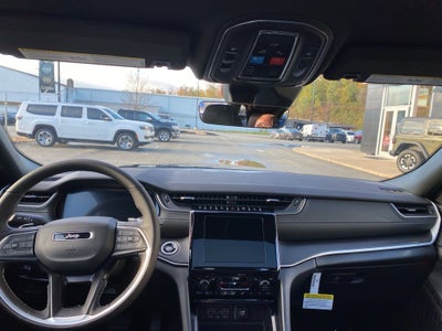 2025 Jeep Grand Cherokee GRAND CHEROKEE LAREDO X 4X4