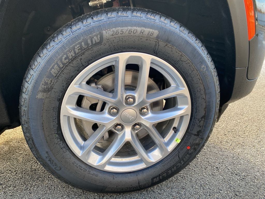 2025 Jeep Grand Cherokee GRAND CHEROKEE LAREDO X 4X4