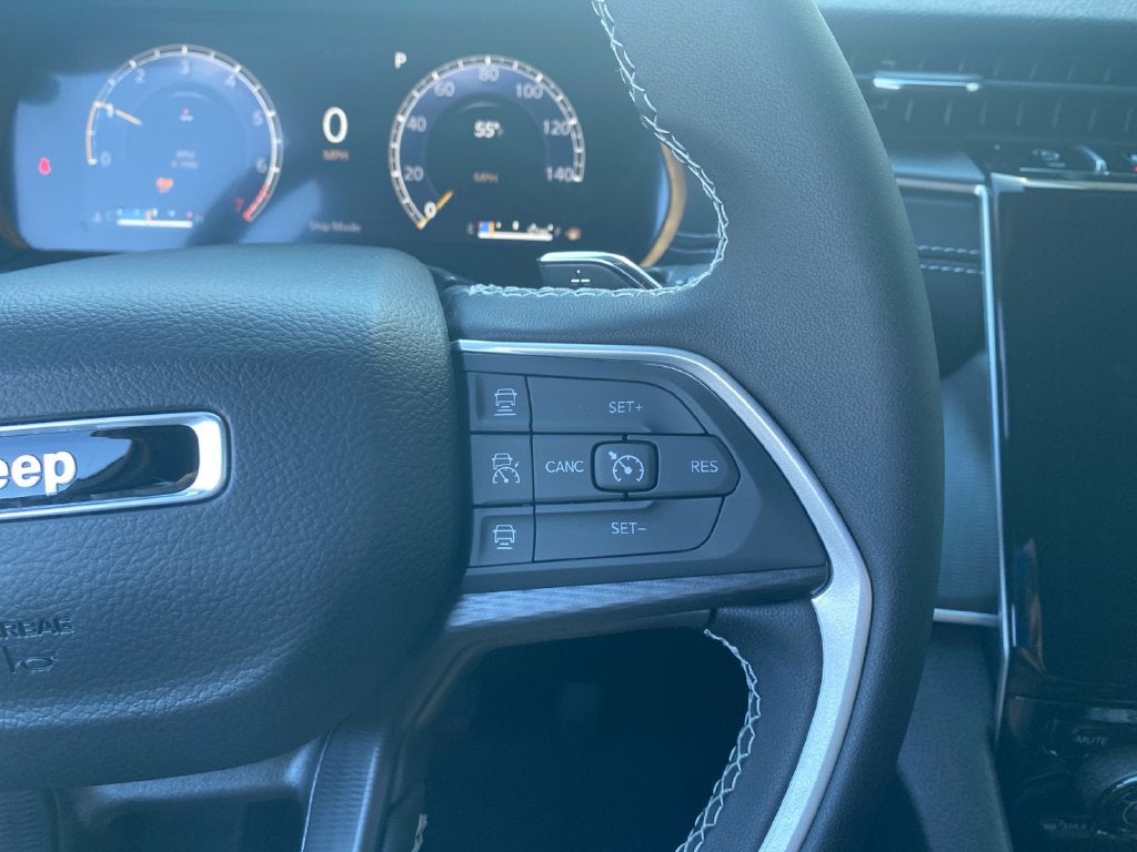 2027 Jeep Grand Cherokee Laredo