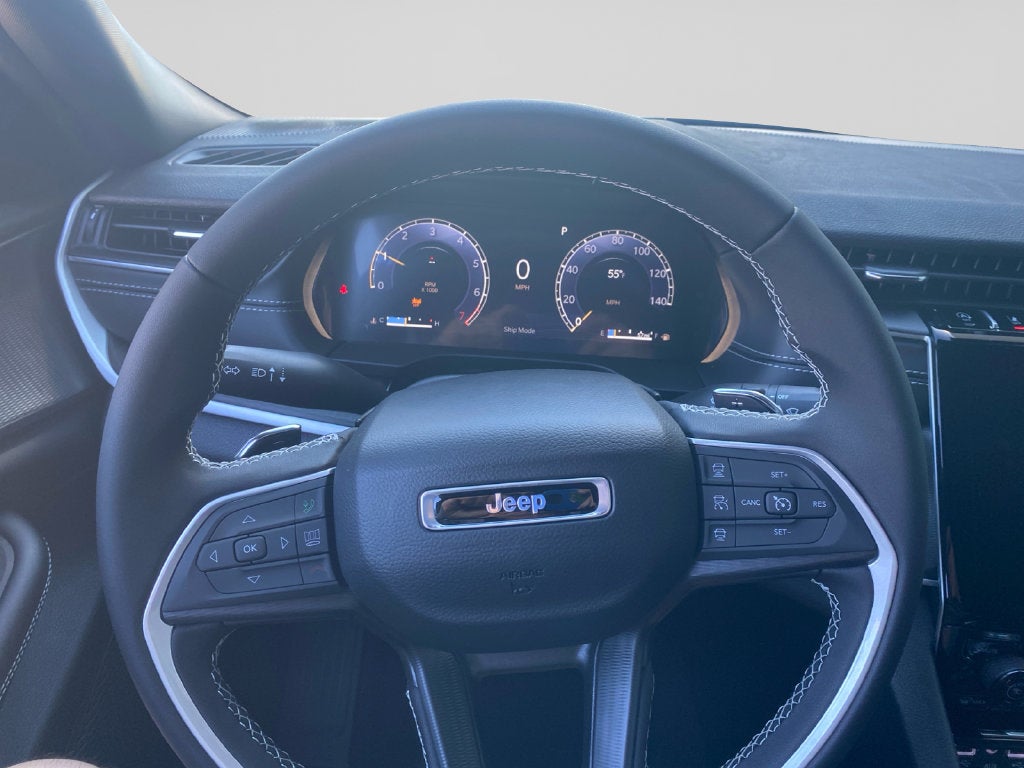 2027 Jeep Grand Cherokee Laredo