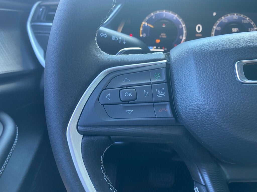 2027 Jeep Grand Cherokee Laredo