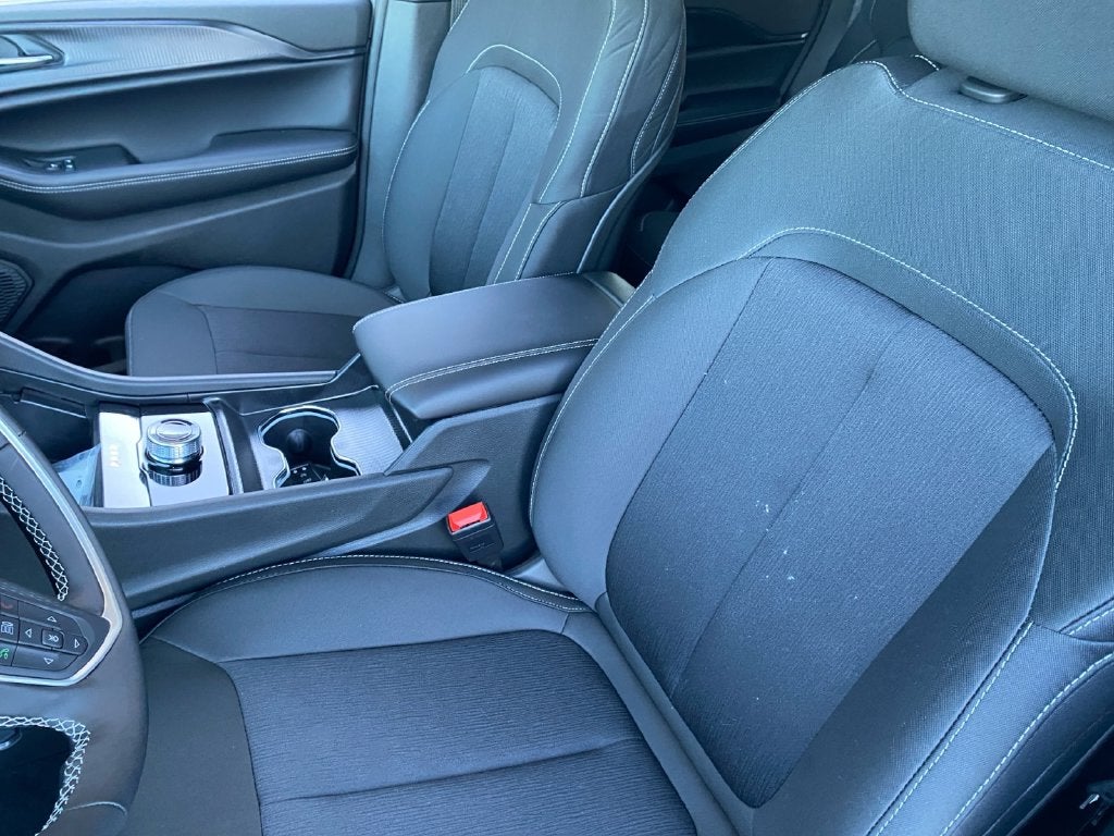 2027 Jeep Grand Cherokee Laredo X