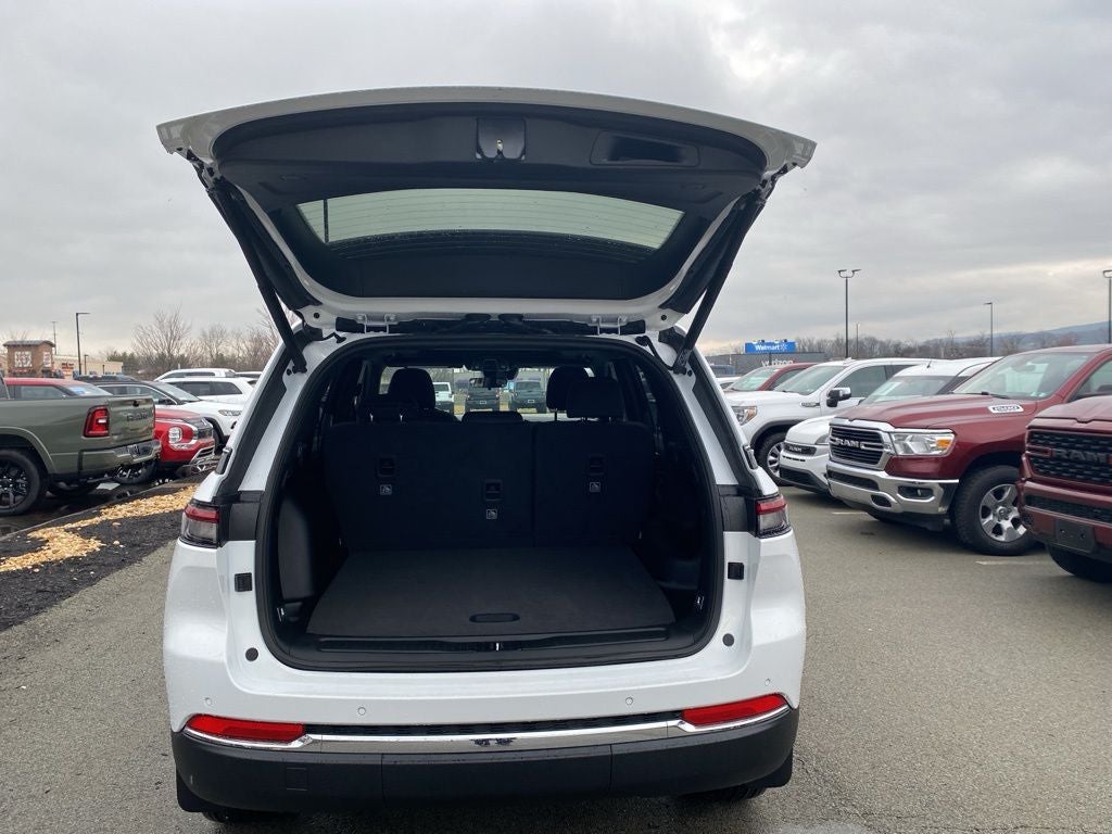 2026 Jeep Grand Cherokee GRAND CHEROKEE LAREDO X 4X4