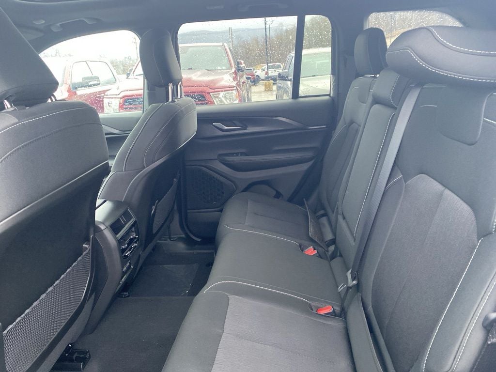 2026 Jeep Grand Cherokee GRAND CHEROKEE LAREDO X 4X4