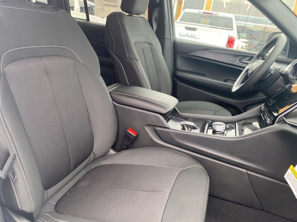 2026 Jeep Grand Cherokee GRAND CHEROKEE LAREDO 4X4