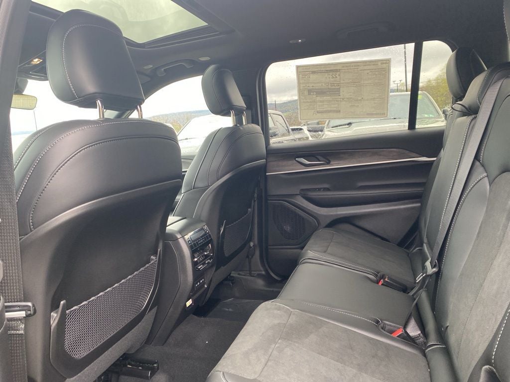 2026 Jeep Grand Cherokee GRAND CHEROKEE LAREDO 4X4