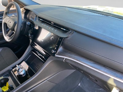 2027 Jeep Grand Cherokee Laredo Altitude