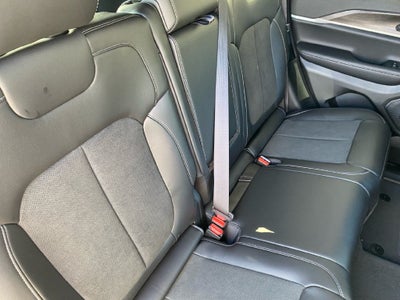 2027 Jeep Grand Cherokee Laredo Altitude