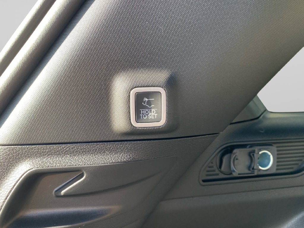 2027 Jeep Grand Cherokee Laredo Altitude