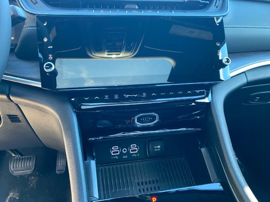 2027 Jeep Grand Cherokee Laredo Altitude