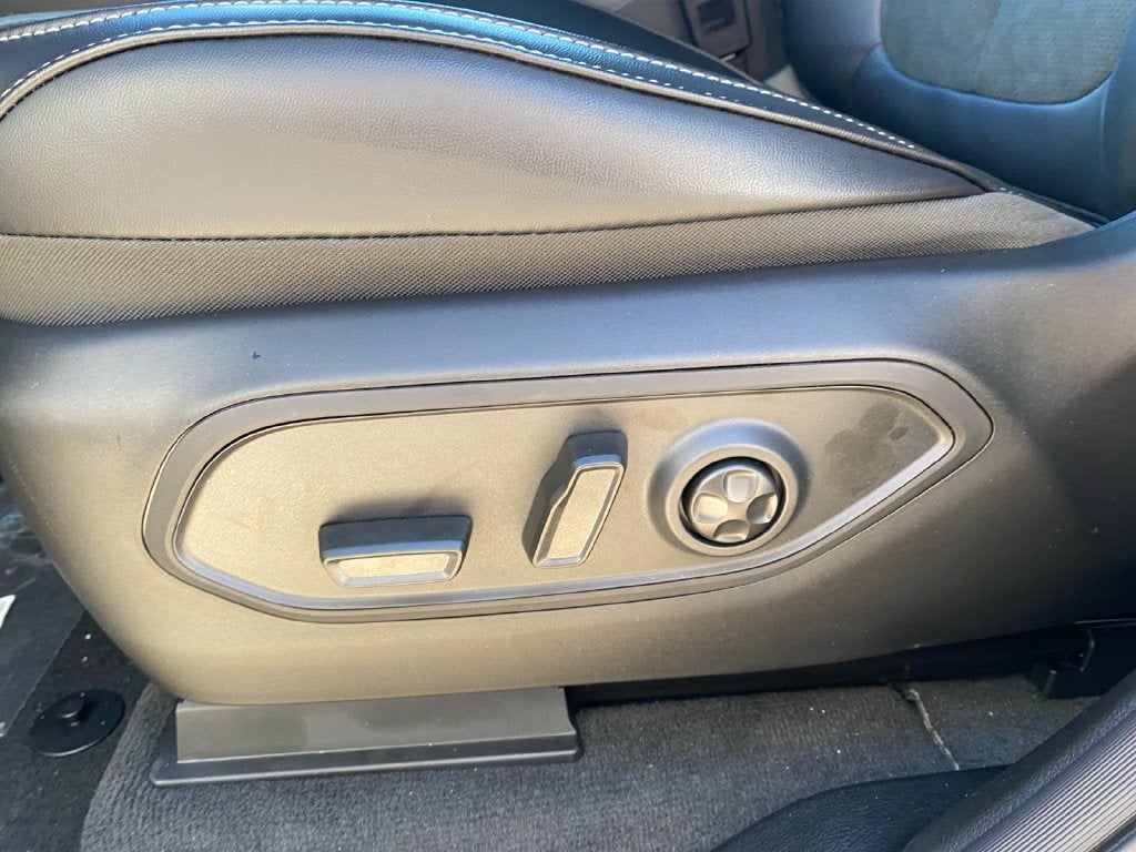 2027 Jeep Grand Cherokee Laredo Altitude