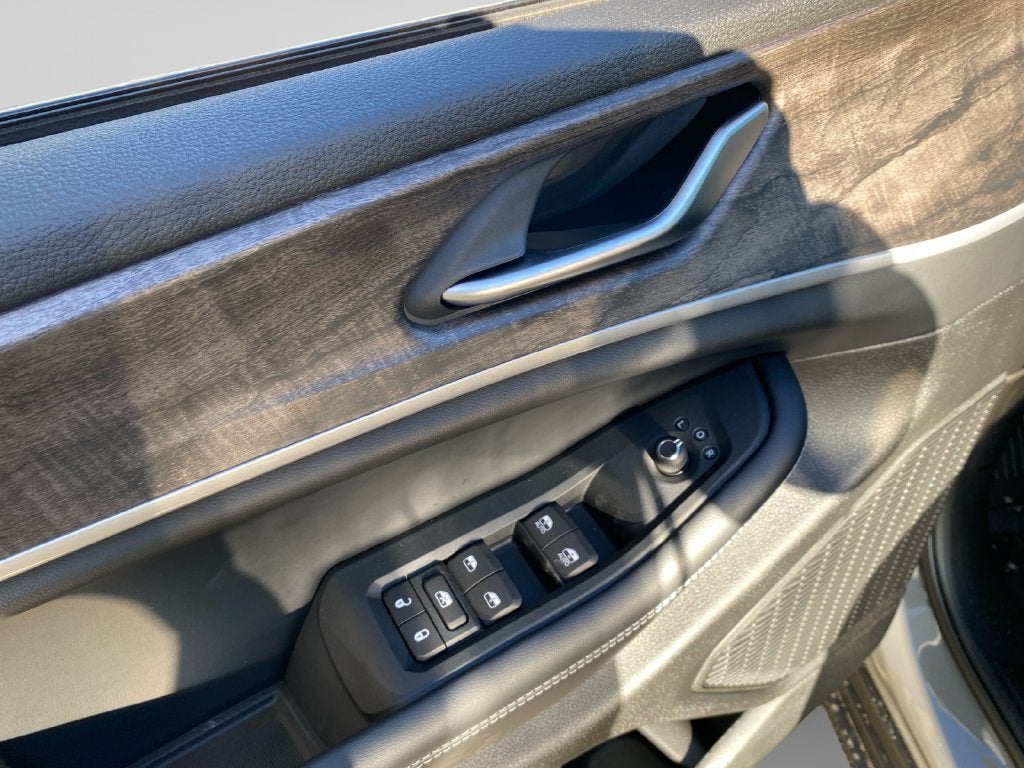 2027 Jeep Grand Cherokee Laredo Altitude