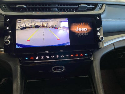 2027 Jeep Grand Cherokee Laredo Altitude