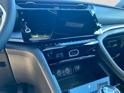 2027 Jeep Grand Cherokee Laredo Altitude