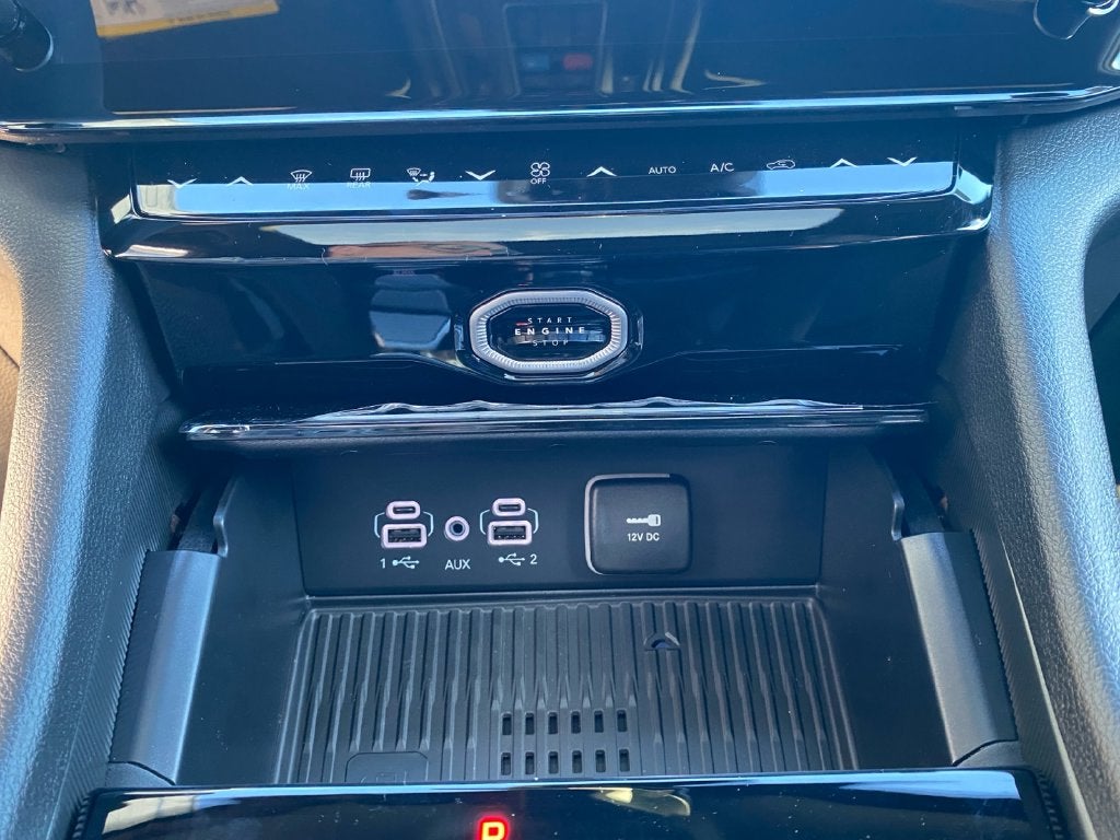 2027 Jeep Grand Cherokee Laredo Altitude