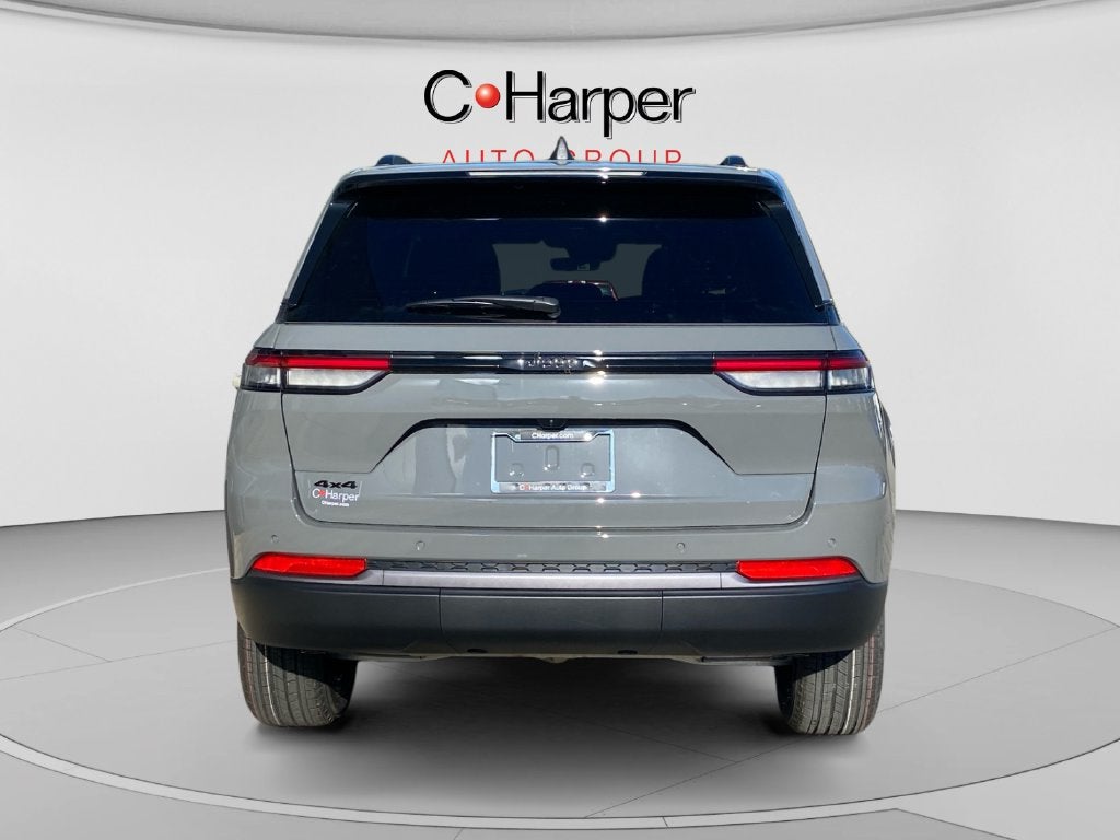 2027 Jeep Grand Cherokee Laredo Altitude