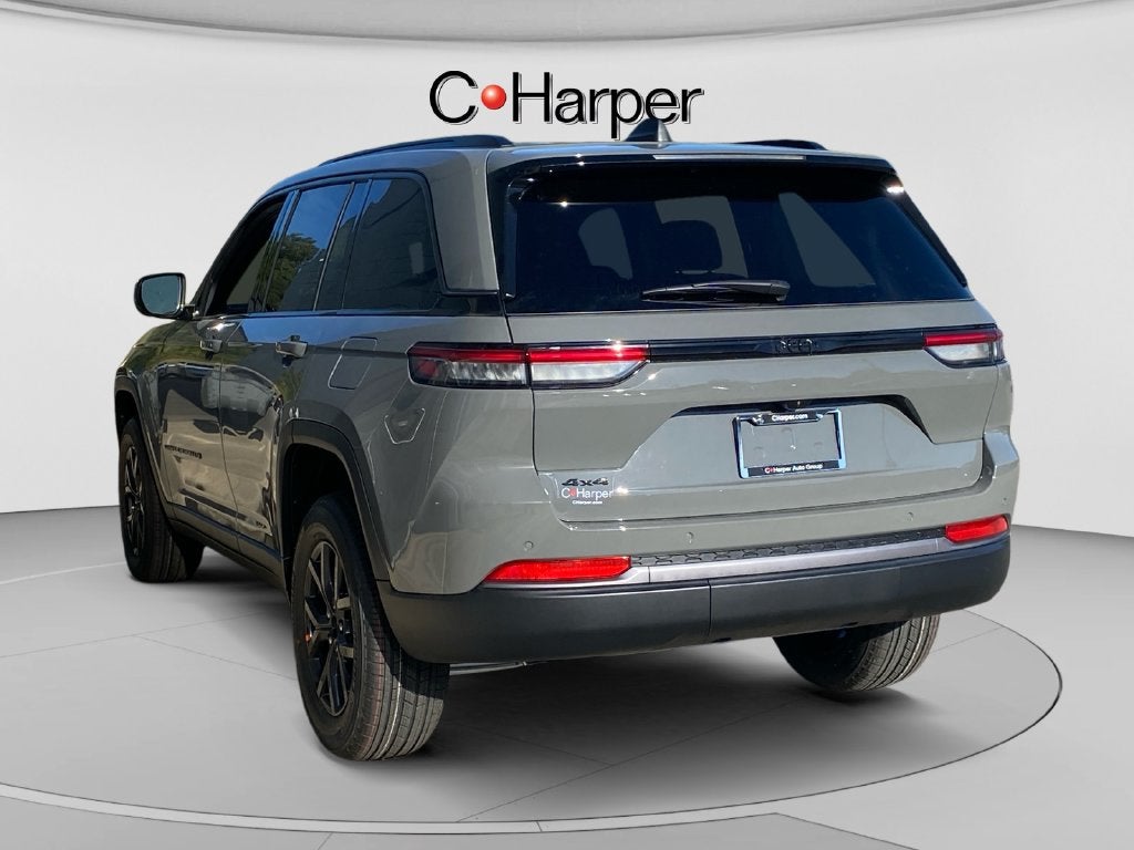 2027 Jeep Grand Cherokee Laredo Altitude