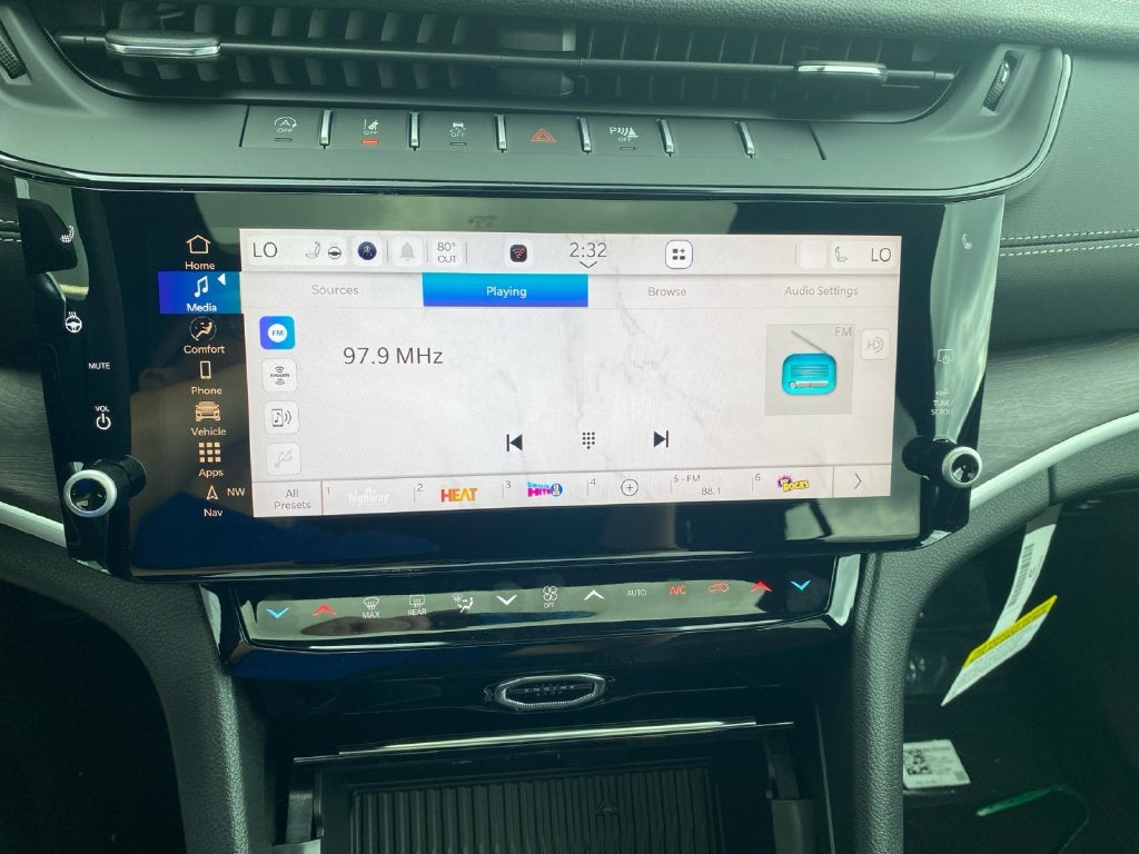 2027 Jeep Grand Cherokee Laredo Altitude