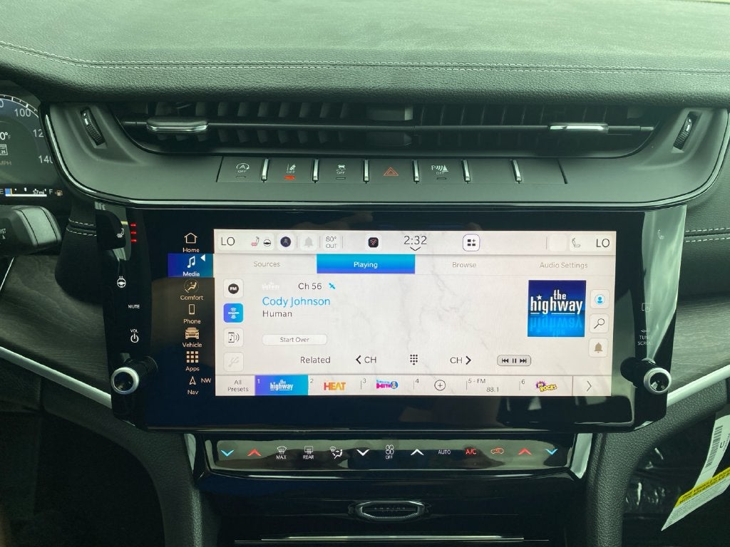 2027 Jeep Grand Cherokee Laredo Altitude