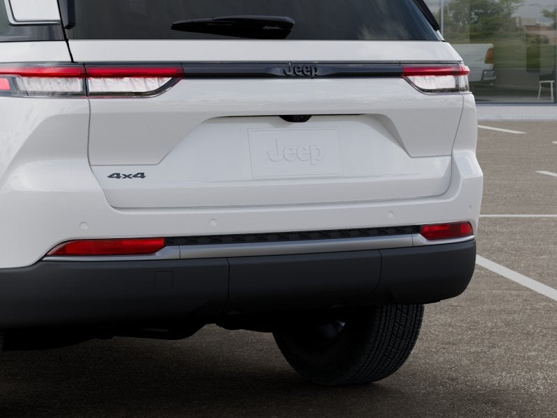 2027 Jeep Grand Cherokee Laredo Altitude