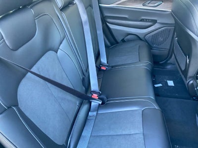 2027 Jeep Grand Cherokee Laredo Altitude