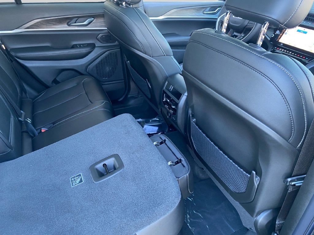 2027 Jeep Grand Cherokee Limited Reserve
