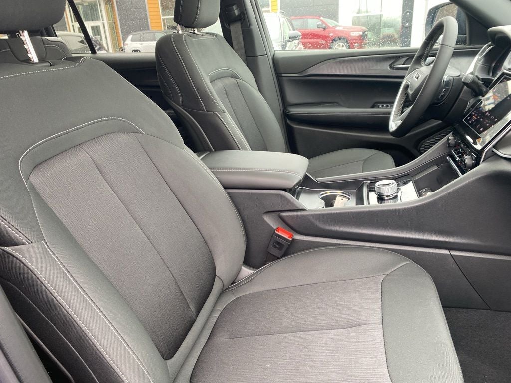 2026 Jeep Grand Cherokee L GRAND CHEROKEE L LAREDO X 4X4