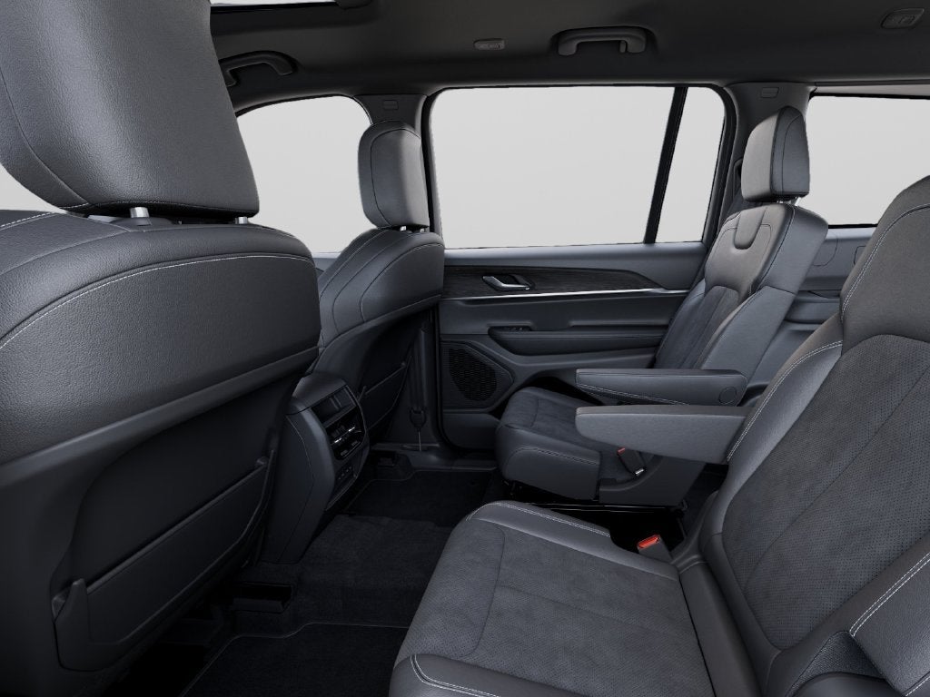 2027 Jeep Grand Cherokee L Laredo Altitude