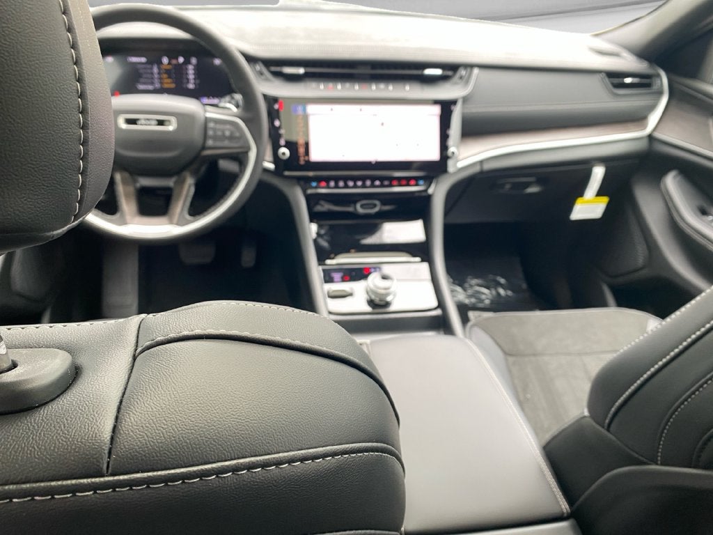 2027 Jeep Grand Cherokee L Laredo Altitude