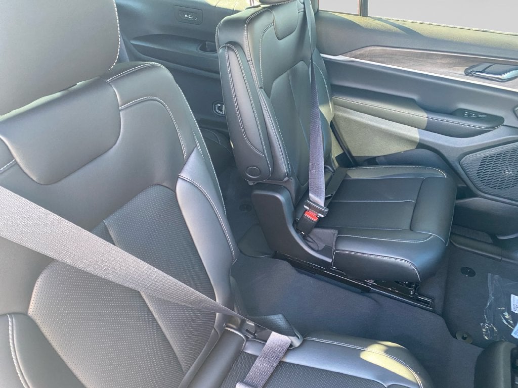 2027 Jeep Grand Cherokee L Limited