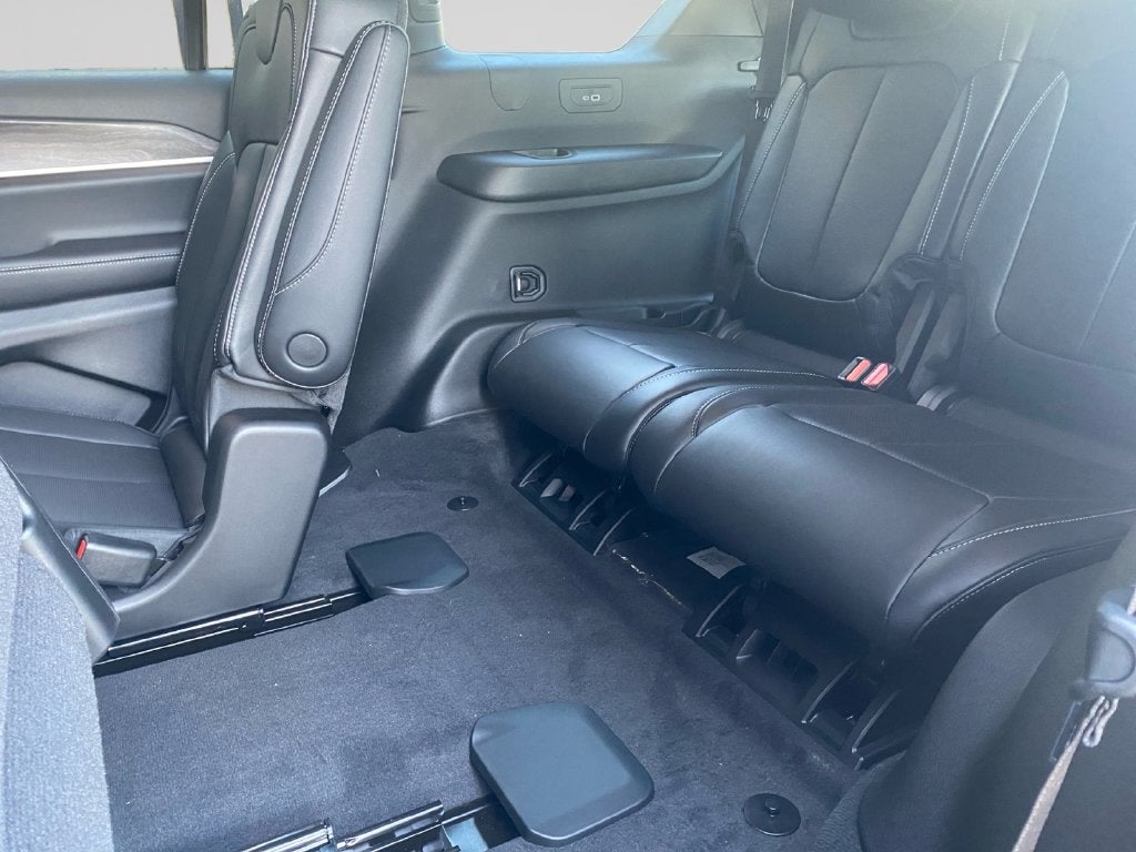 2027 Jeep Grand Cherokee L Limited