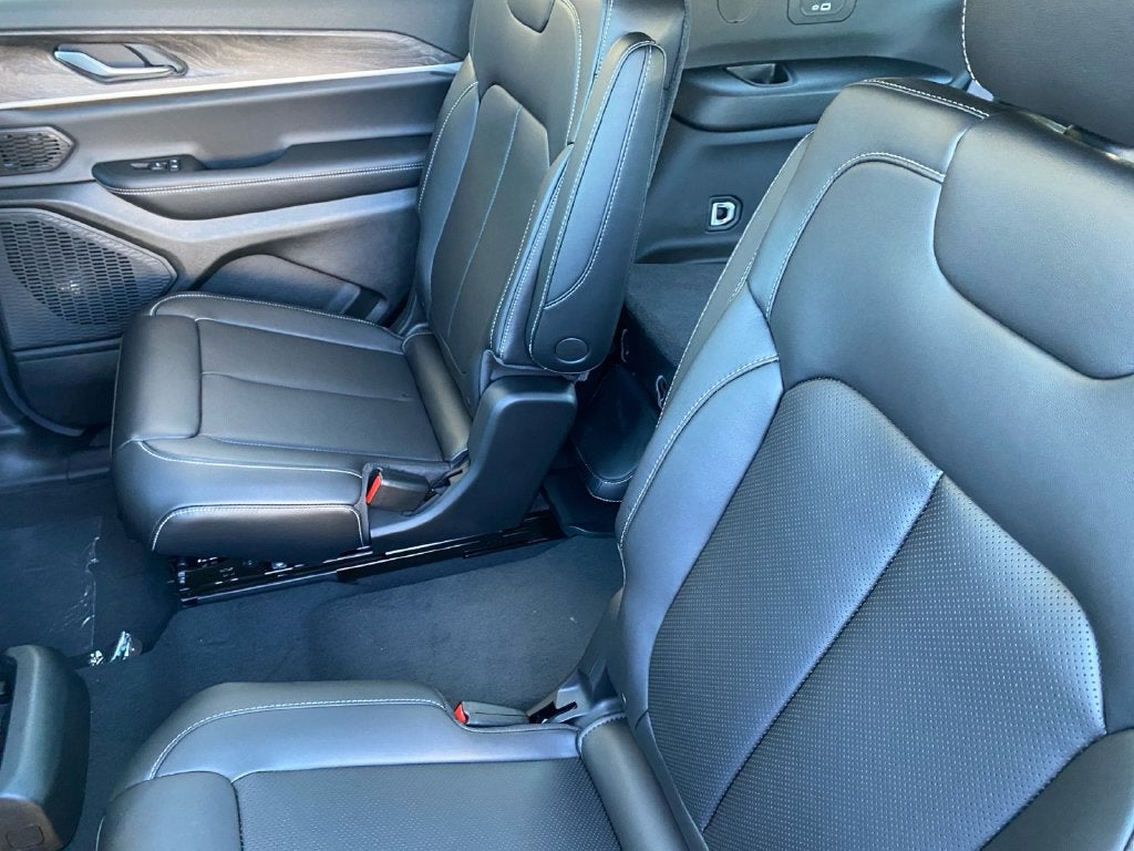 2027 Jeep Grand Cherokee L Limited