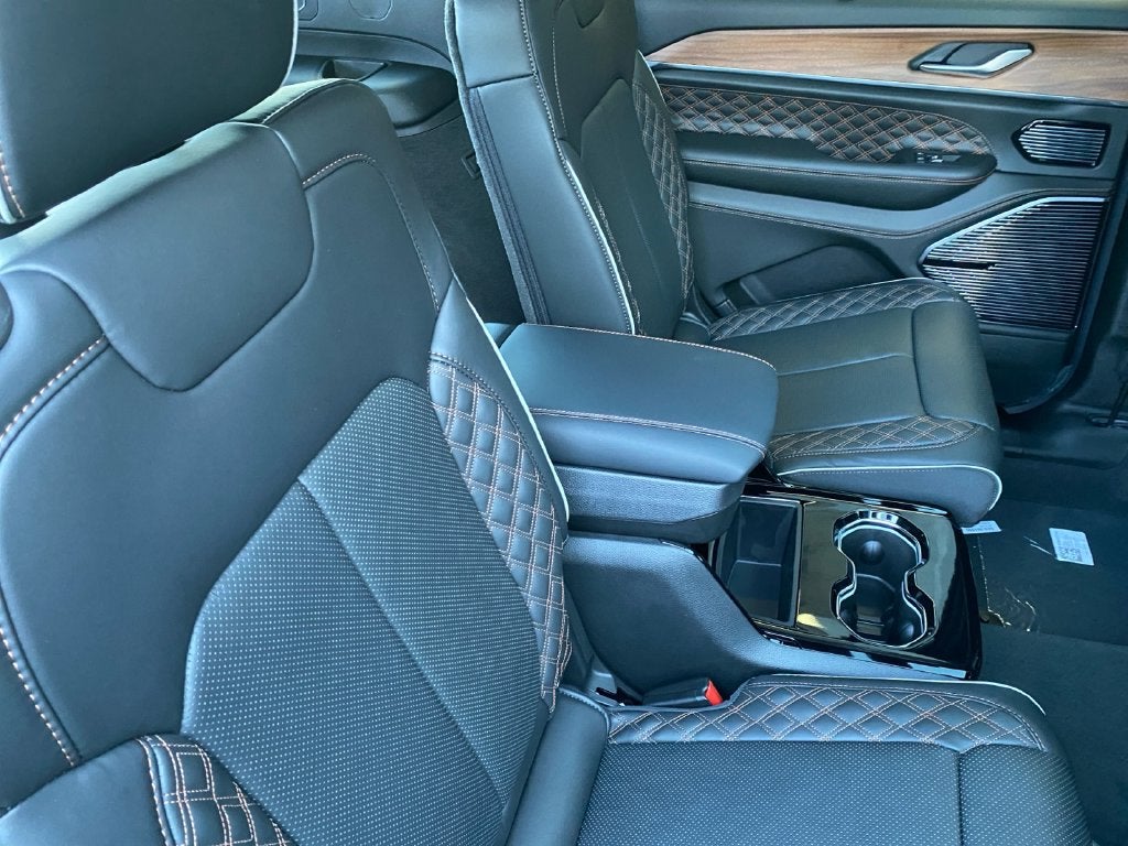 2027 Jeep Grand Cherokee L Summit