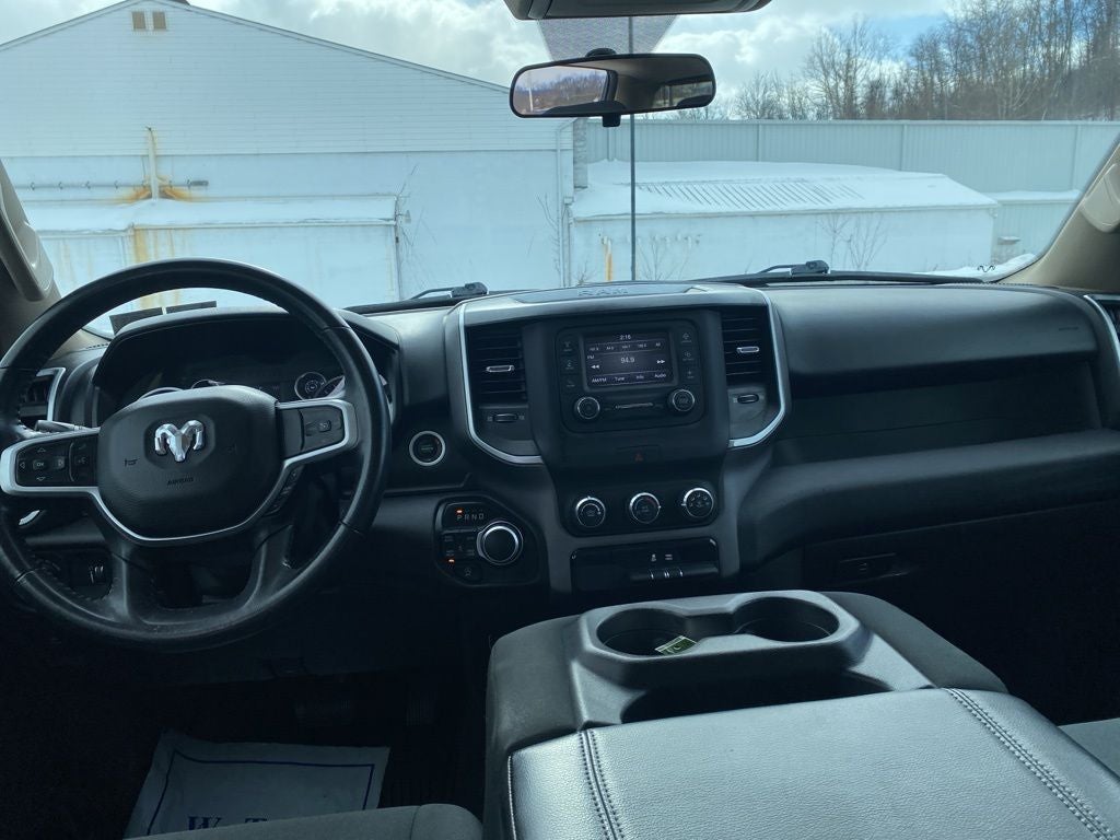 2020 RAM 1500 Big Horn Crew Cab 4x4 5'7' Box