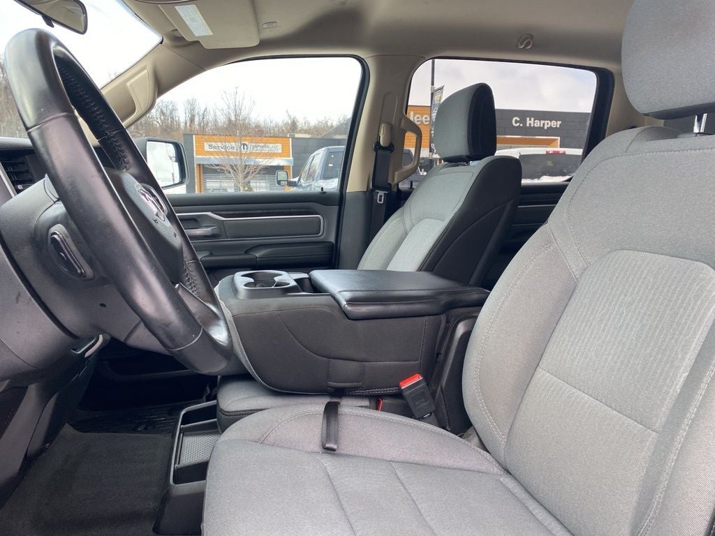 2020 RAM 1500 Big Horn Crew Cab 4x4 5'7' Box