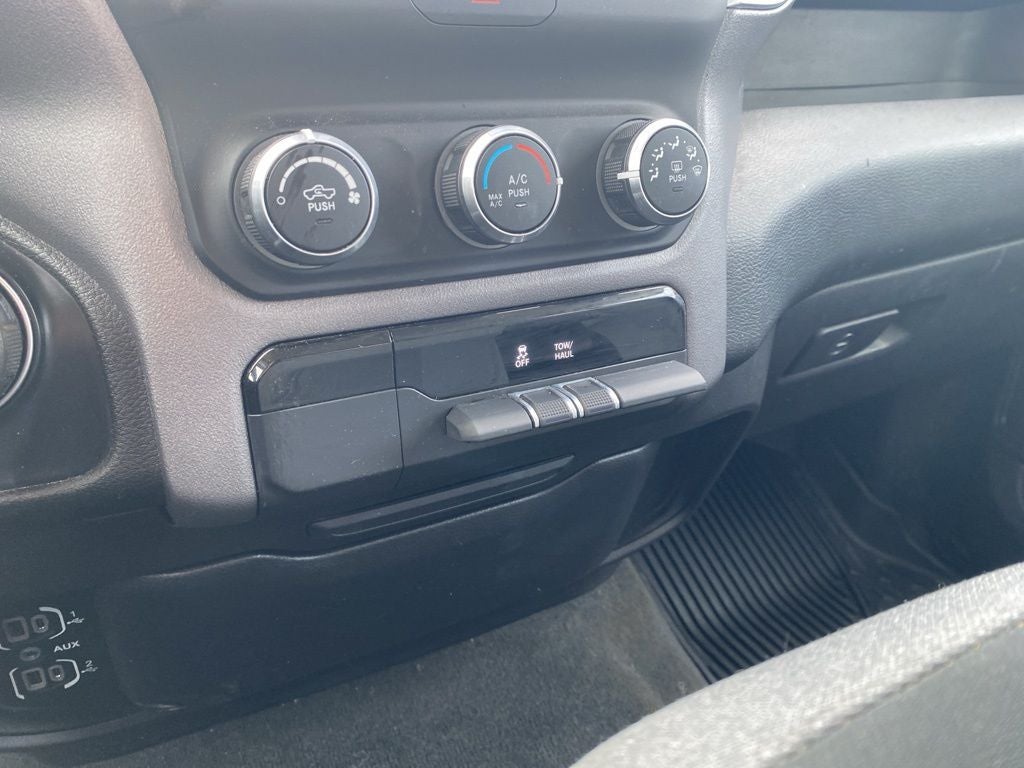 2020 RAM 1500 Big Horn Crew Cab 4x4 5'7' Box