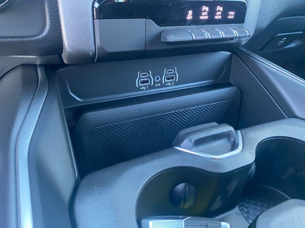 2027 RAM 1500 Big Horn/Lone Star