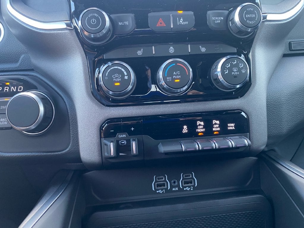 2027 RAM 1500 Big Horn/Lone Star